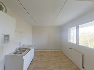  Appartement à louer 2 pièces 77 m²