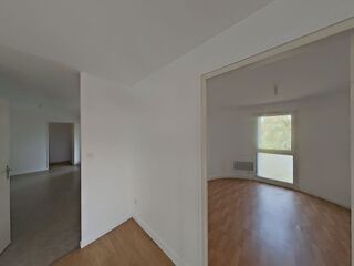  Appartement à louer 3 pièces 77 m²