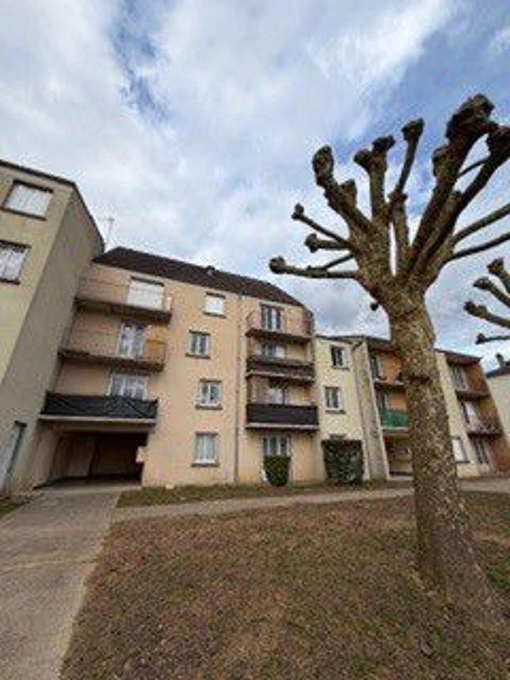 À louer  Appartement T2 de 56m² à Marseilles-lès-Aubigny