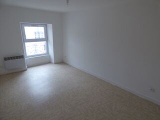  Appartement à louer 4 pièces 82 m²