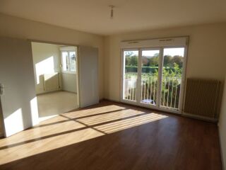  Appartement à louer 4 pièces 79 m²