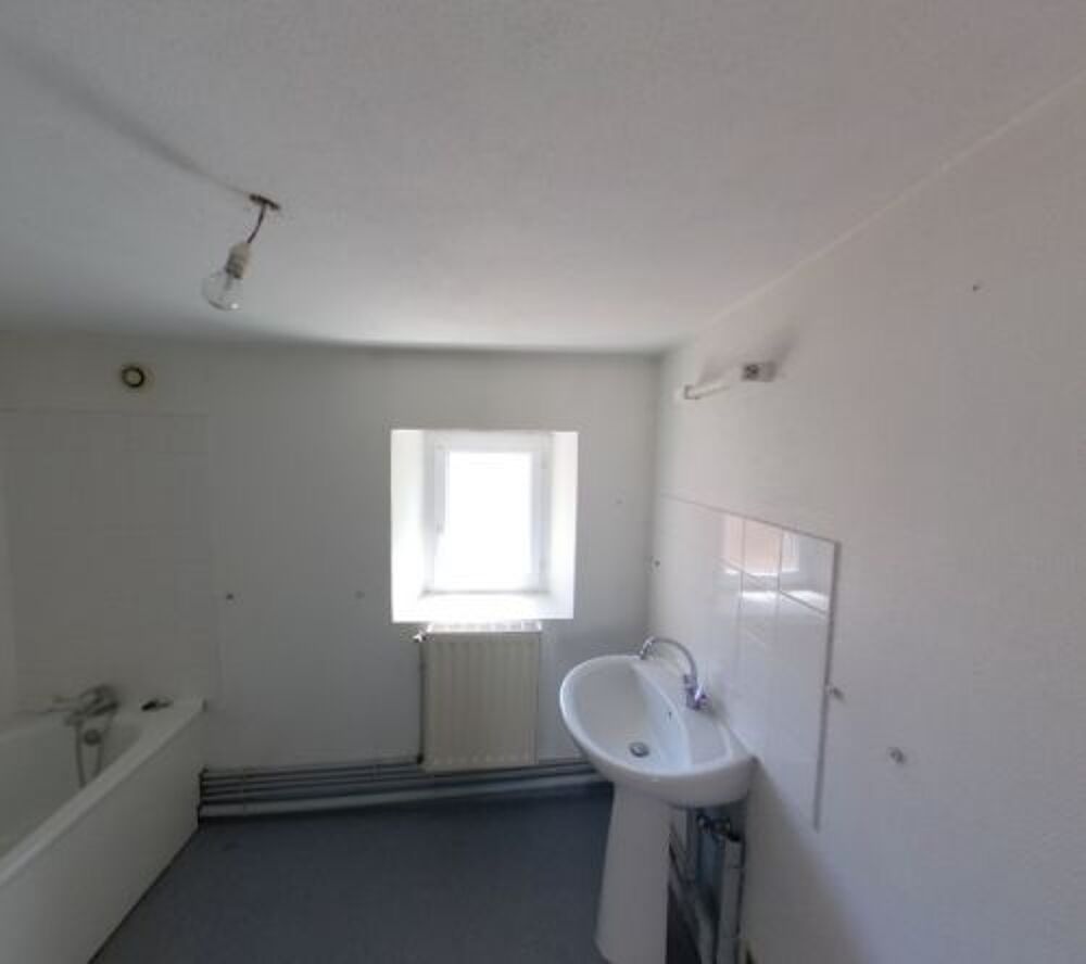 Votre agence France Loire vous propose cet APPARTEMENT sur la commune de CHARENTON-DU-CHER.