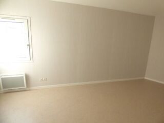  Appartement à louer 4 pièces 79 m²