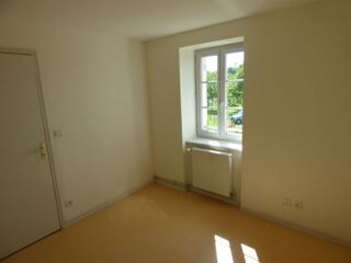 Location Appartement Votre agence France Loire Aubigny S/Nère vous propose cet appartement à la location sur la commune d'Henrichemont Henrichemont