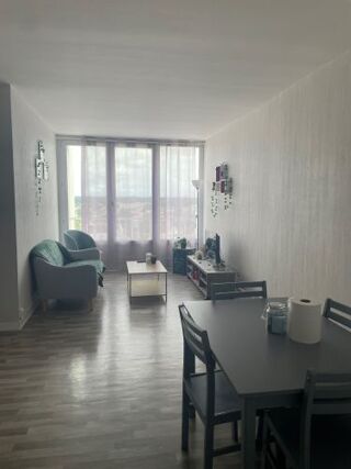 Appartement à louer 4 pièces 75 m²
