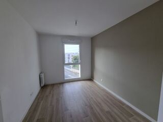  Appartement à louer 4 pièces 84 m²