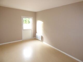  Appartement à louer 4 pièces 79 m²