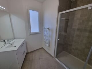  Appartement à louer 3 pièces 65 m²