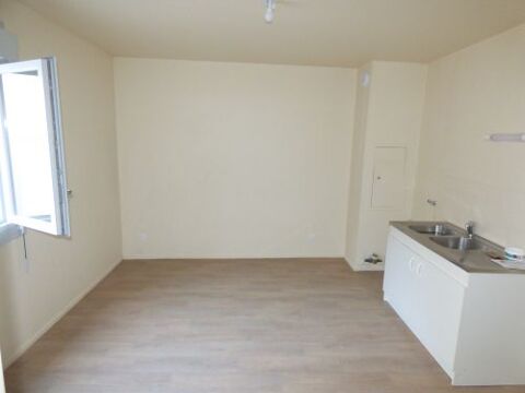   Votre agence France Loire Aubigny S/Nère vous propose cet appartement à la location sur la commune d'Aubigny S/Nère Appartement - 3 pièce(s) - 79 m²