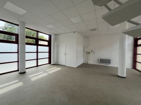   Donnez vie à votre projet dans ce local fonctionnel et modulable en plein cœur de Bourges ! 