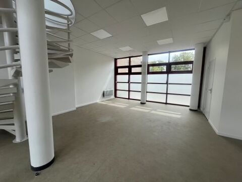 Donnez vie &agrave; votre projet dans ce local fonctionnel et modulable en plein cœur de Bourges ! 634 18000 Bourges