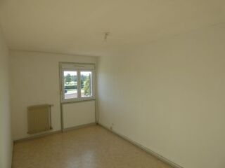  Appartement à louer 4 pièces 79 m²