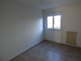  Appartement à louer 4 pièces 79 m²