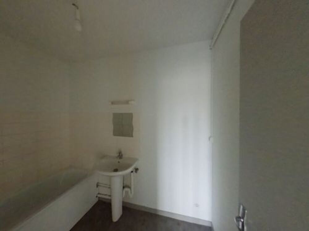 Votre agence France Loire vous propose cet APPARTEMENT à la location sur la commune de SAINT-AMAND-MONTROND