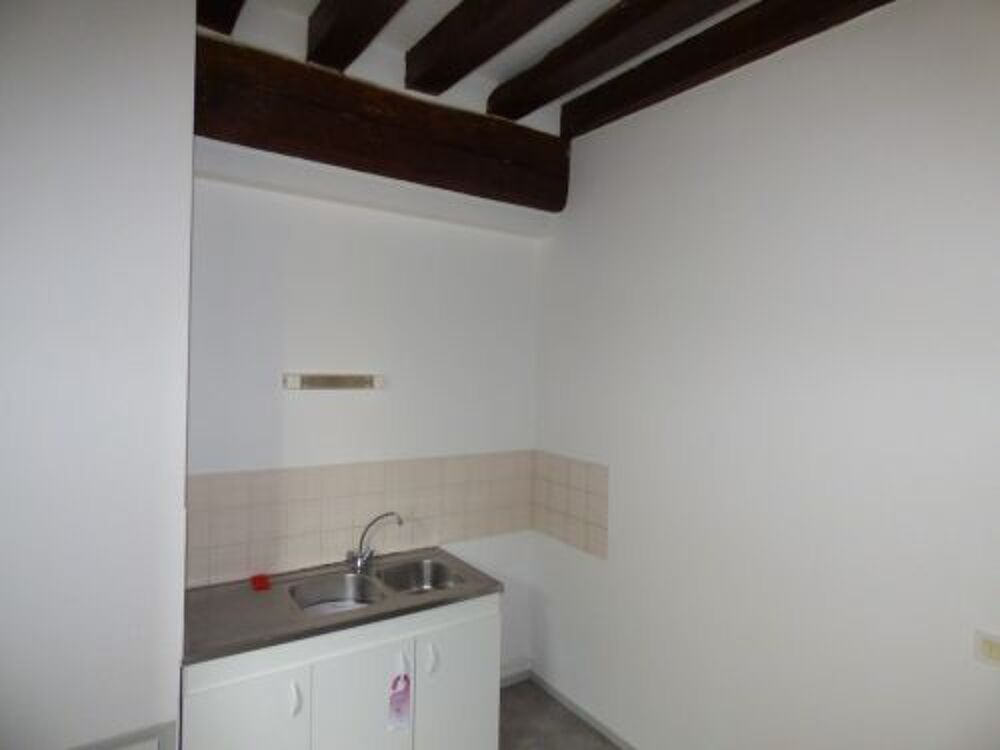 Votre agence France Loire Aubigny S/Nère vous propose cette maison 4 chambres à la location sur la commune d'Argent Sur Sauldre