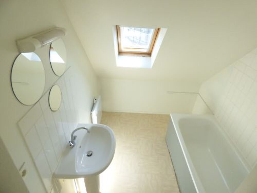 Votre agence France Loire Aubigny S/Nère vous propose cet appartement à la location sur la commune d'Aubigny S/Nère