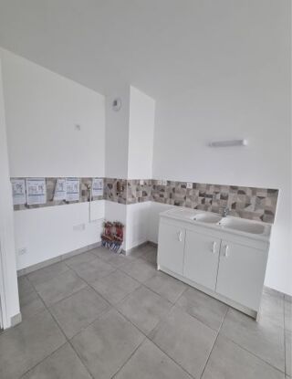  Appartement à louer 3 pièces 74 m²