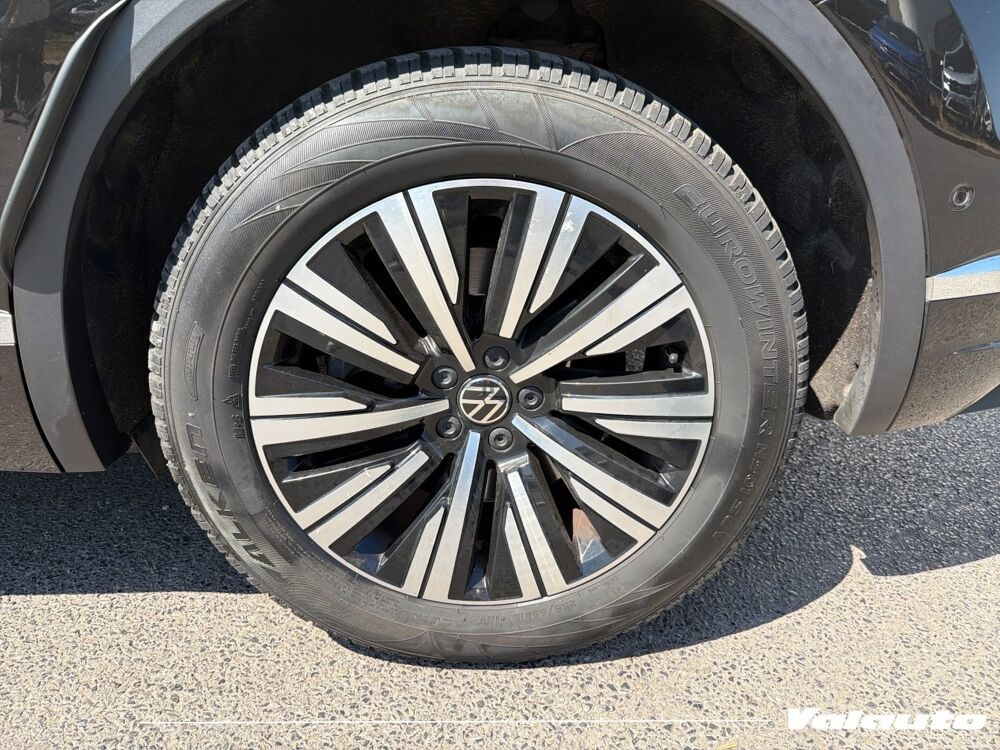 Touareg ELEGANCE 3.0 TSI 381CH HYBRID RECHAR... 2023 occasion 59930 La Chapelle-d'Armenti&egrave;res