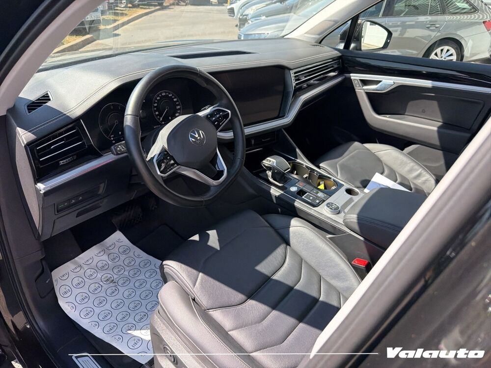 Touareg ELEGANCE 3.0 TSI 381CH HYBRID RECHAR... 2023 occasion 59930 La Chapelle-d'Armenti&egrave;res
