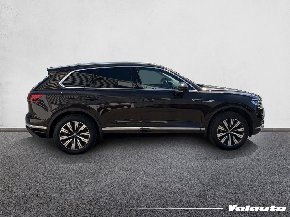 Touareg ELEGANCE 3.0 TSI 381CH HYBRID RECHAR... 2023 occasion 59930 La Chapelle-d'Armenti&egrave;res