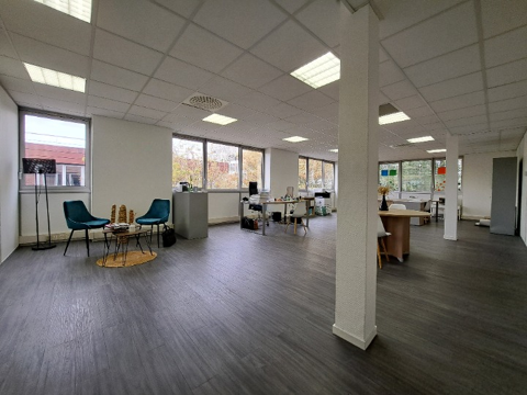 Bureaux Vide 81 m² 711 31670 Labge