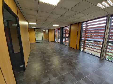 Bureaux Vide 205 m² 2426 31240 Saint-jean