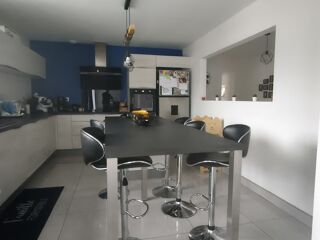  Maison  vendre 6 pices 210 m