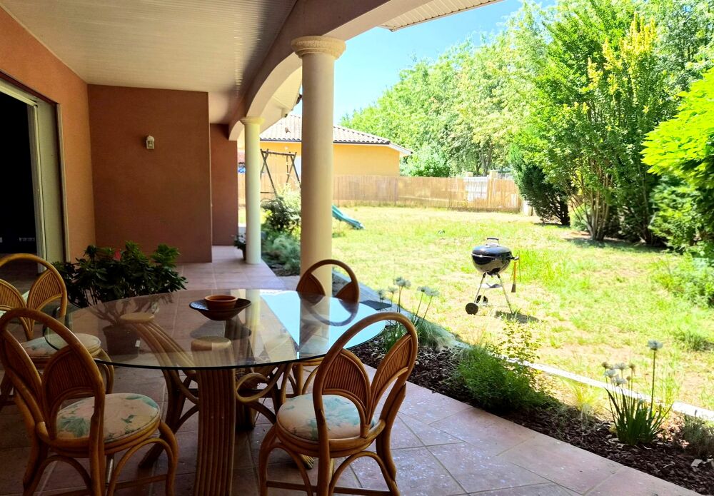 Vente Maison Une maison familiale chaleureuse, au calme, avec de beaux espaces de vie et un agréable extérieur. Mont-de-marsan