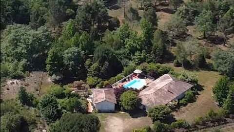   Maison entr�e, s�jour, cuisine �quip�e, 2 suites parentales, 2 chambres , piscine, garage, carport Propri�t�/ch�teau - 5 pi�ce(s) - 153 m�