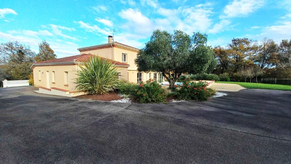 Villa, séjour, cuisine, 3 suites parentales, piscine, 2 garages, atelier, carport, abris bois..