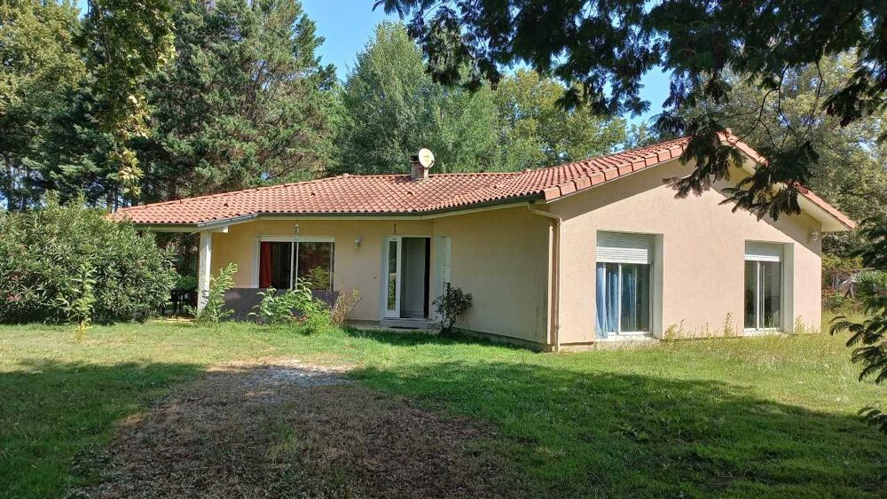 Pavillon de plain-pied: entrée, séjour, 3 chambres, bureau, garage, terrain clos.