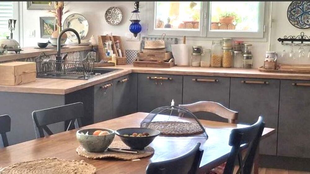 Vente Maison Pavillon vue sur montagnes, cuisine, séjour, 3 chambres, carports. Lasseube