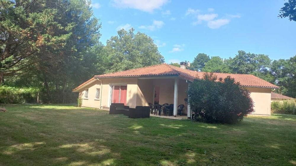 Pavillon de plain-pied: entrée, séjour, 3 chambres, bureau, garage, terrain clos.