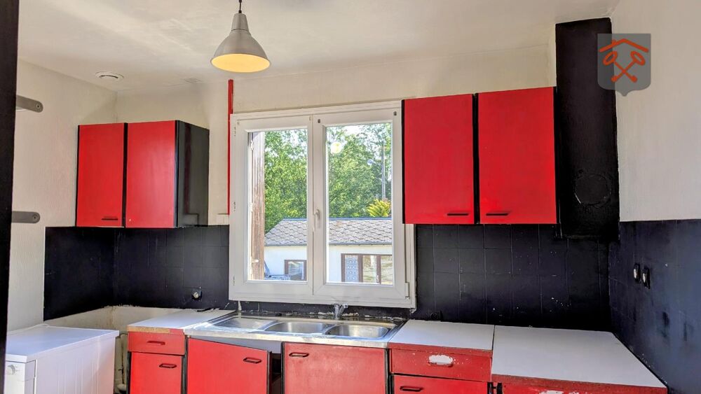 NEYT IMMOBILIER vous propose Réf 4886 dans un bourg avec....