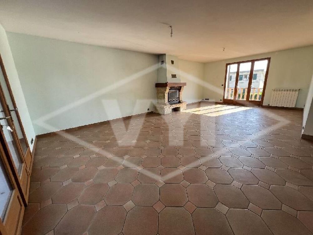 EXCLUSIVITÉ - MAISON FAMILIALE RARE SUR LE SECTEURSitué ....