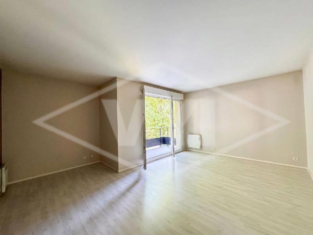 À SAISIR !Nous vous proposons ce beau F3 avec balcon et ....