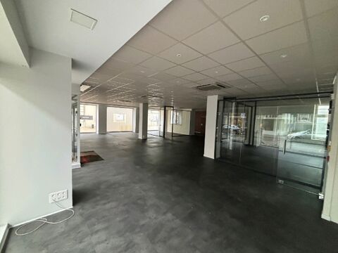   Vente / Local Commercial - 233 m² 