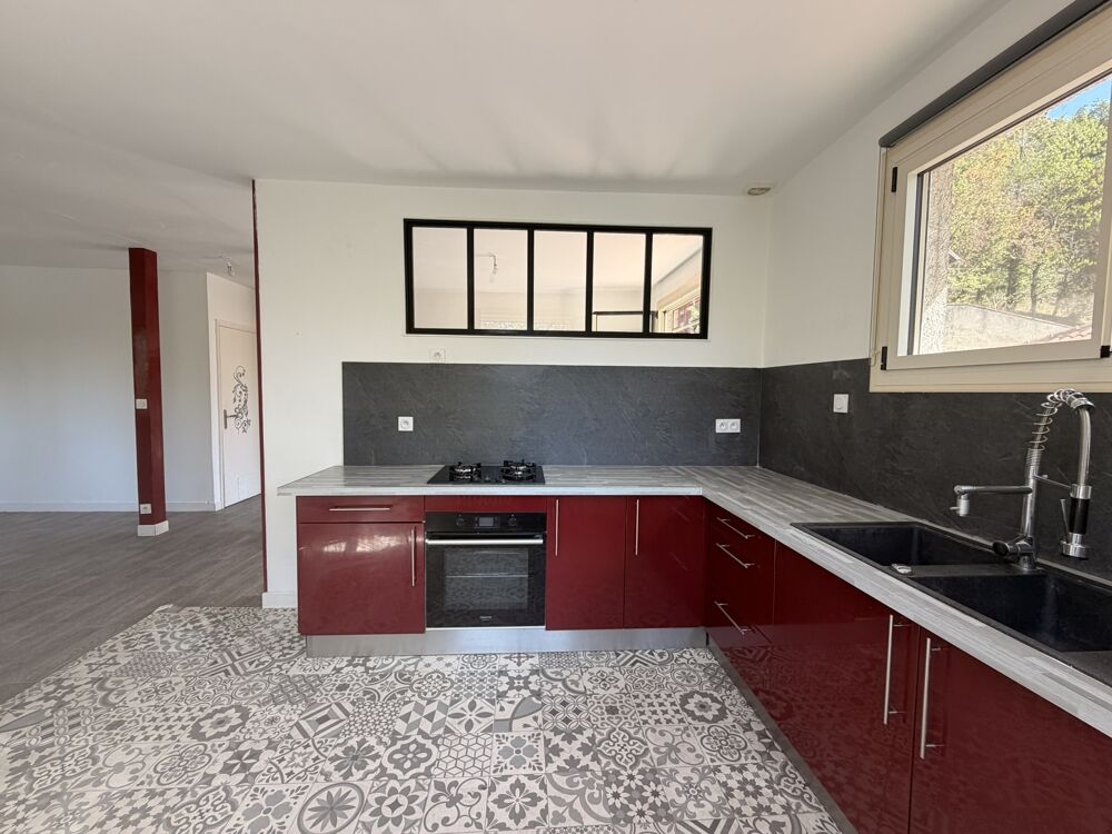 Maison offrant un beau potentiel, composée à létage du....