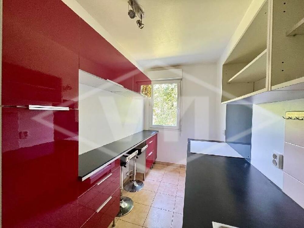 À SAISIR !Nous vous proposons ce beau F3 avec balcon et ....