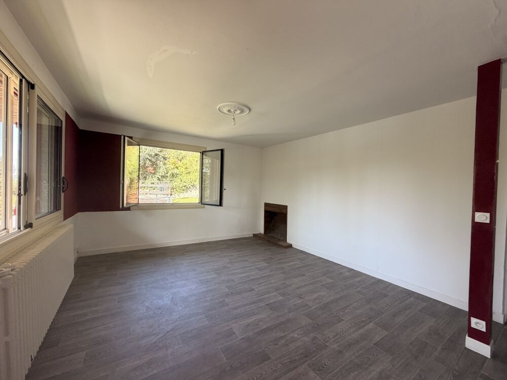 Maison offrant un beau potentiel, composée à létage du....