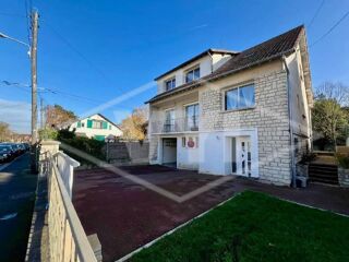  Maison  vendre 8 pices 210 m