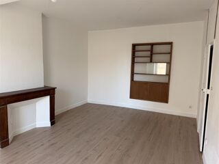  Appartement à louer 4 pièces 127 m²
