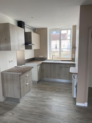  Appartement à louer 5 pièces 106 m²