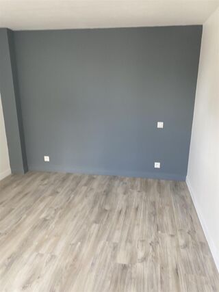  Appartement à louer 5 pièces 106 m²