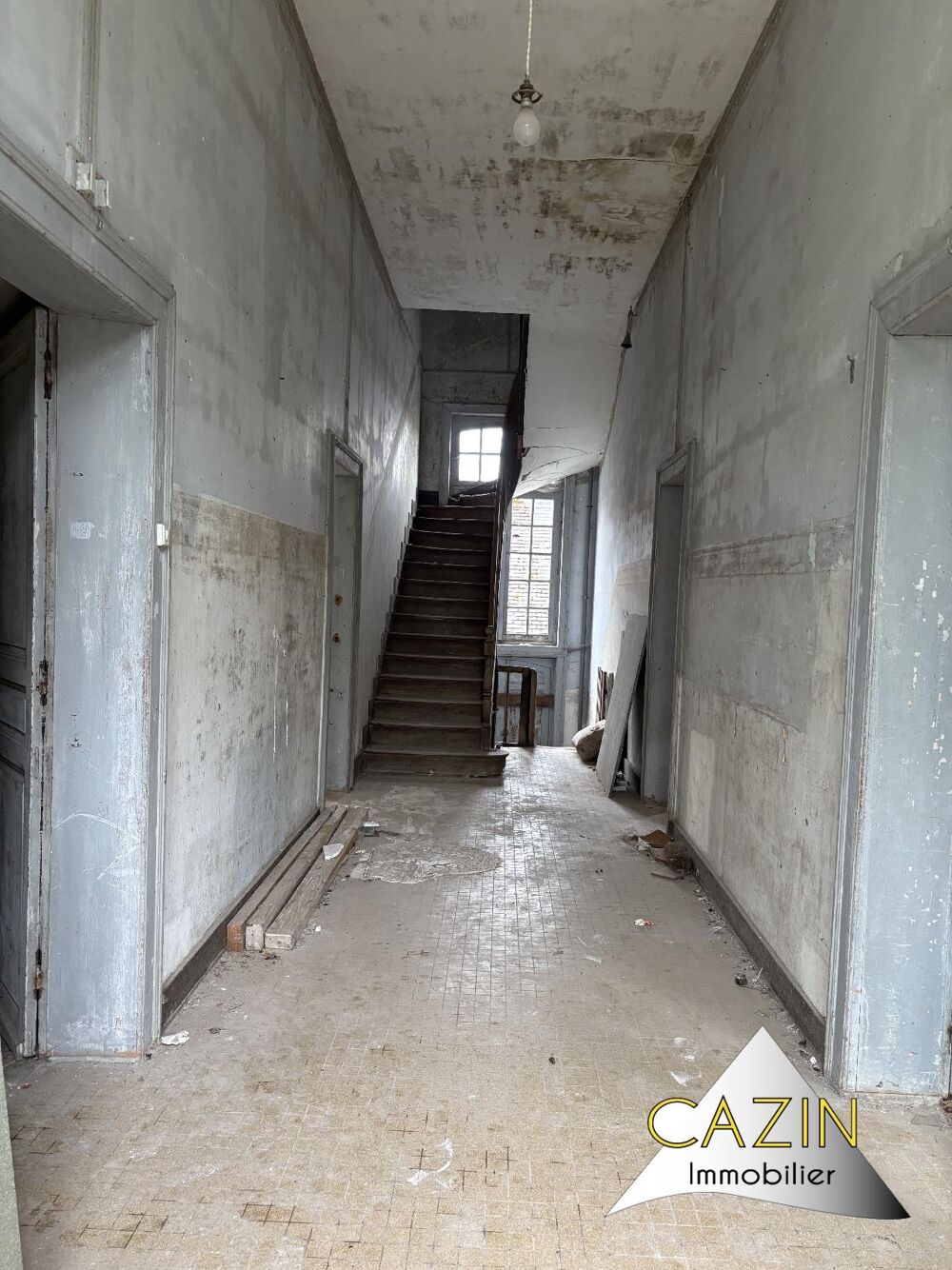 Potentiel à rénover pouvant atteindre 400m² hab.Une prop....