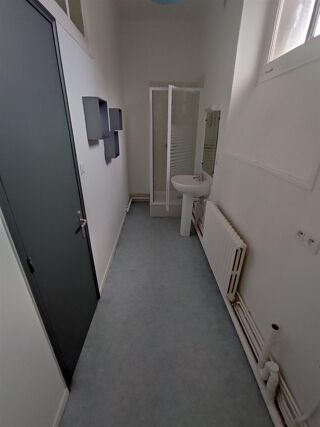  Appartement à louer 2 pièces 63 m²