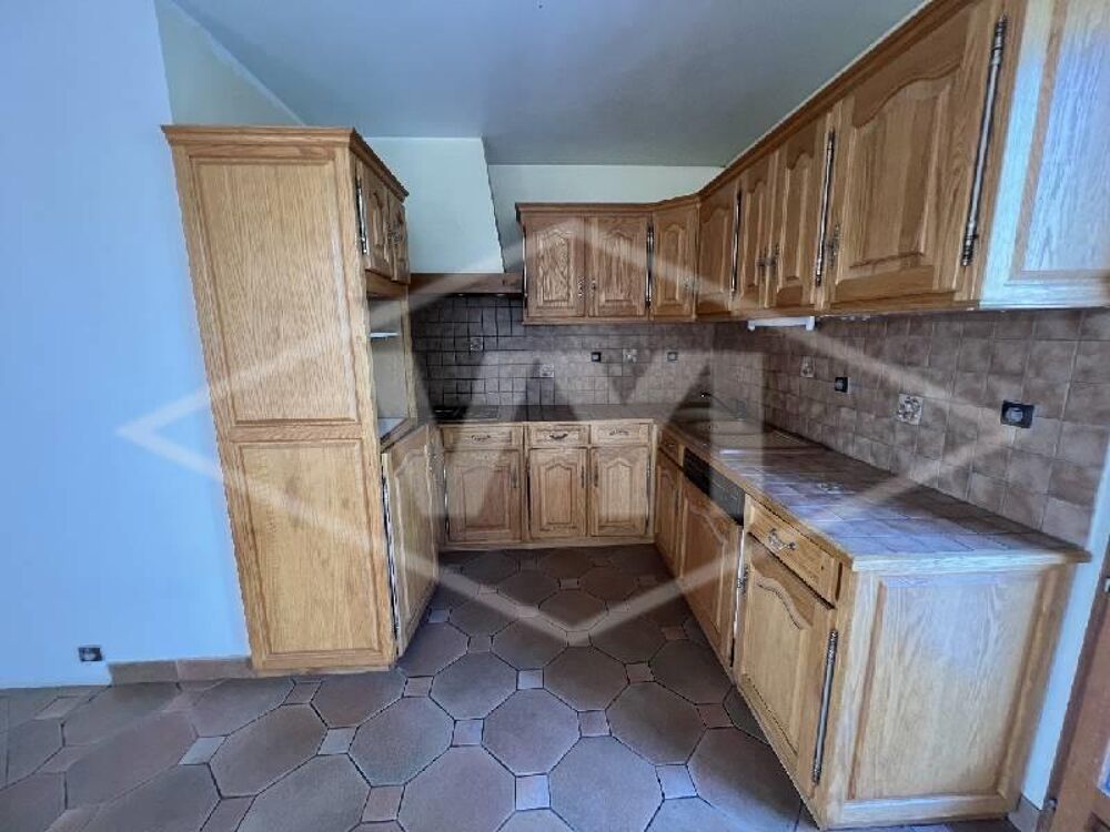 EXCLUSIVITÉ - MAISON FAMILIALE RARE SUR LE SECTEURSitué ....