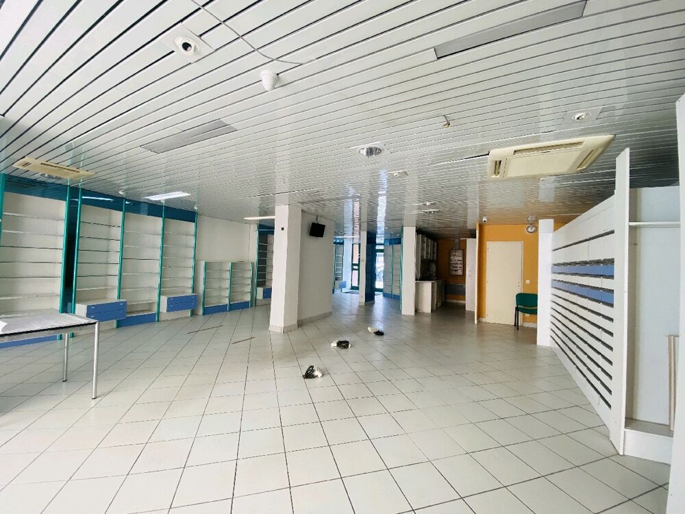   Vente / Local Commercial - 143 m² 