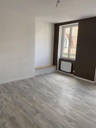  Appartement à louer 5 pièces 106 m²