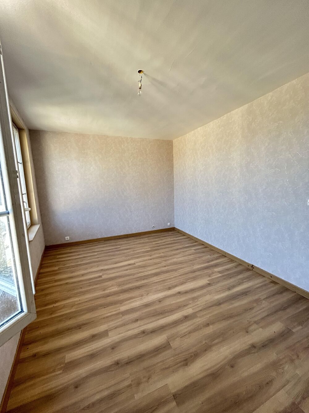 location Maison - 5 pièce(s) - 97 m² Saint-Pierre-sur-Dives (14170)